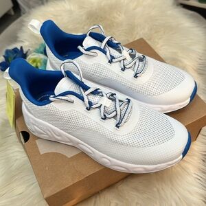 White and Blue Athletic Sneakers Girl’s Sz 5 or Women Sz 8 NEW!